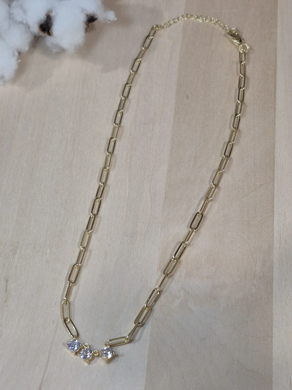 💛💛NEW💛💛 BEAUTIFUL!! Three CZ Minimalist PaperClip Necklace In GOLD Plating